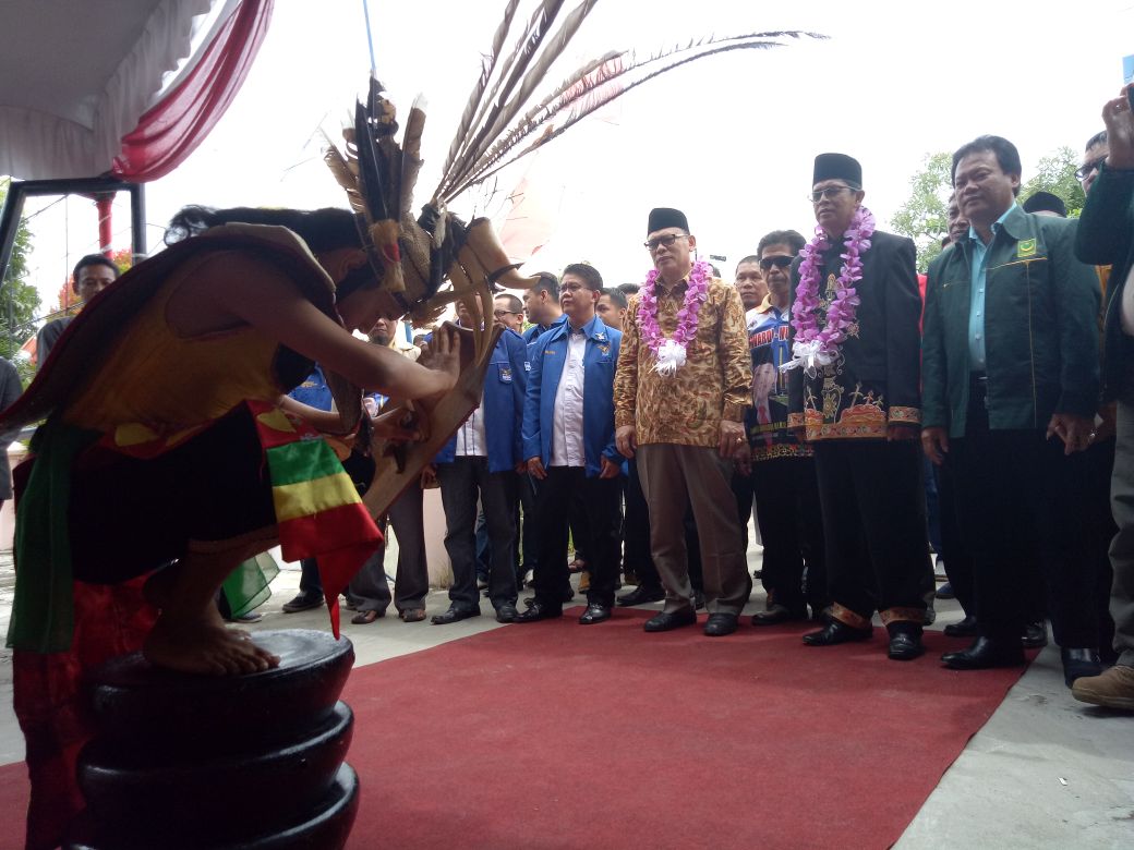  Diusung Parpol Ini, 2M Serahkan Berkas Pendaftaran ke KPU Kapuas