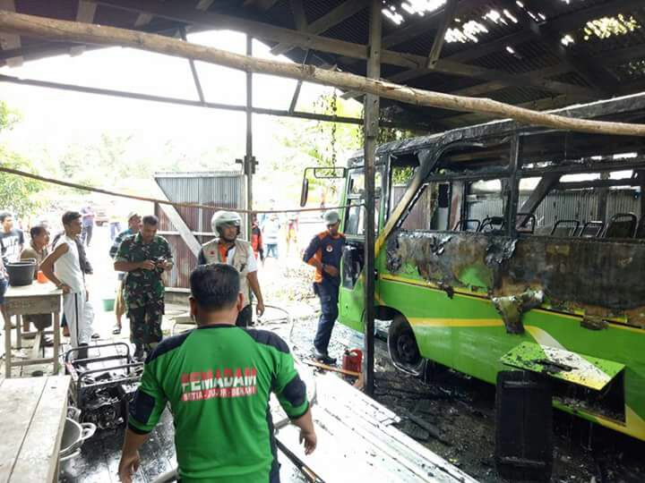  Petugas Dalami Penyebab Bis Terbakar