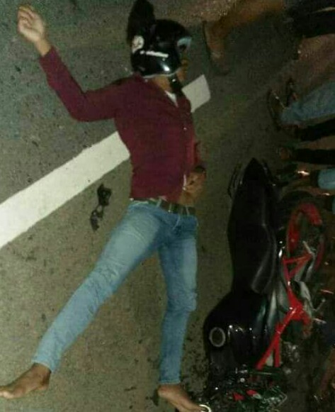  Adu Kuat Revo VS CBR,Pengendara Terkapar Di TKP