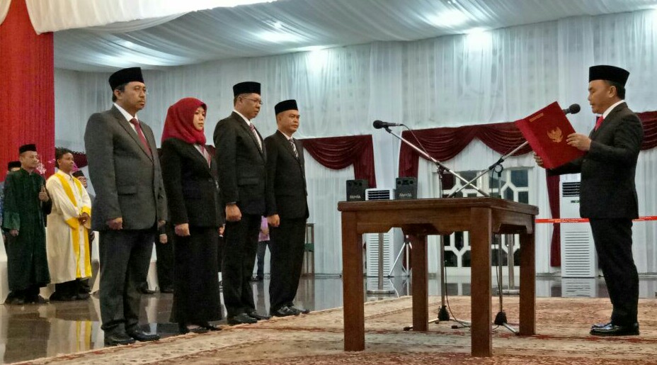  Malam Jumat Gubernur Mendadak Lantik Empat Pejabat Eselon II