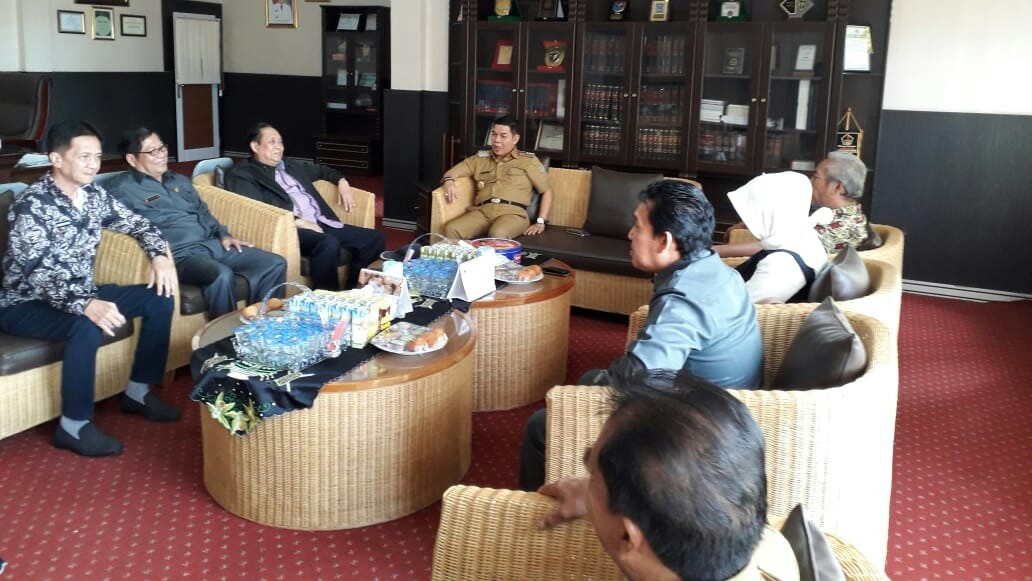  Bupati Terima Kunjungan DPRD Kalteng