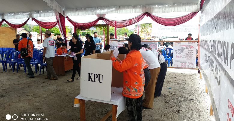  Masyarakat Kuala Kurun Nyoblos ke TPS Tiruan