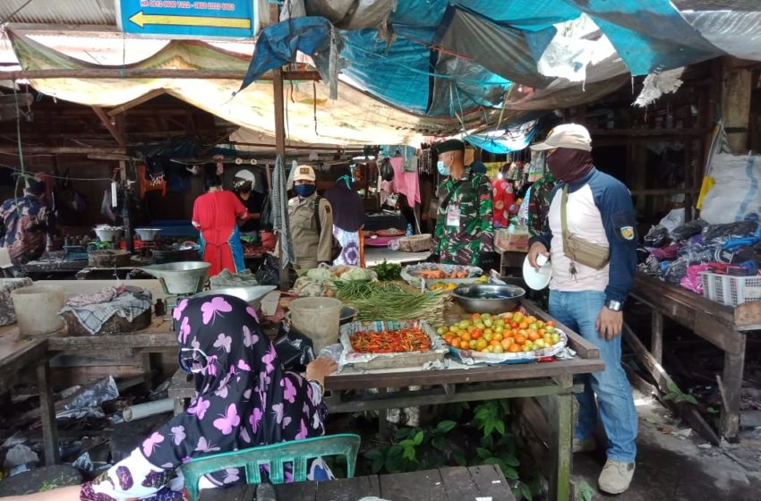  Patuhi Protokol Kesehatan di Pasar Besar
