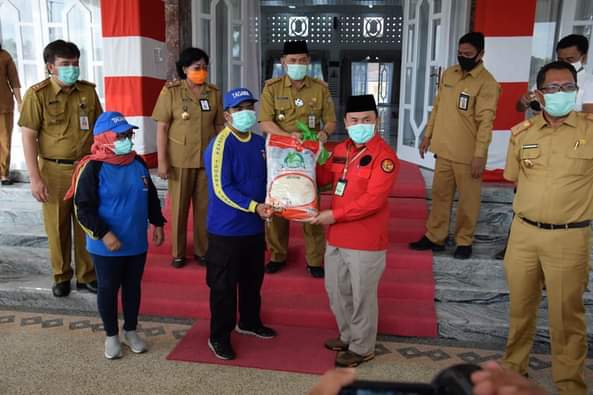  Gubernur Kalteng Instruksikan Dinsos Salurkan Sembako Kepada Warga Terdampak Banjir di Empat Kabupaten