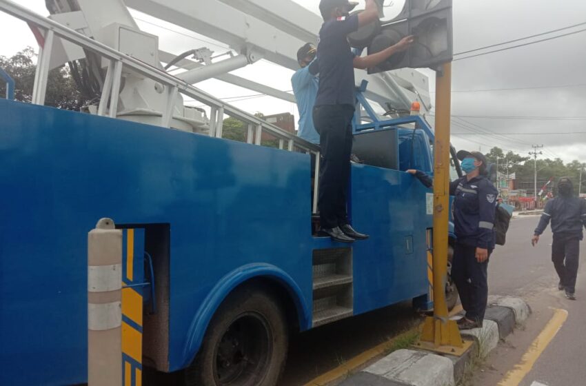  Memastikan Berfungsi Normal, Dishub Kota Lakukan Perawatan Rutin ‘Traffic Light’ Palangka Raya