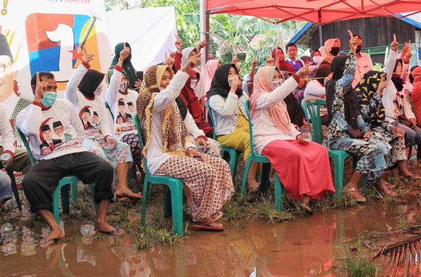  Tak Hiraukan Banjir, Warga Samuda Tetap Antusias Bertemu Ben Bahat