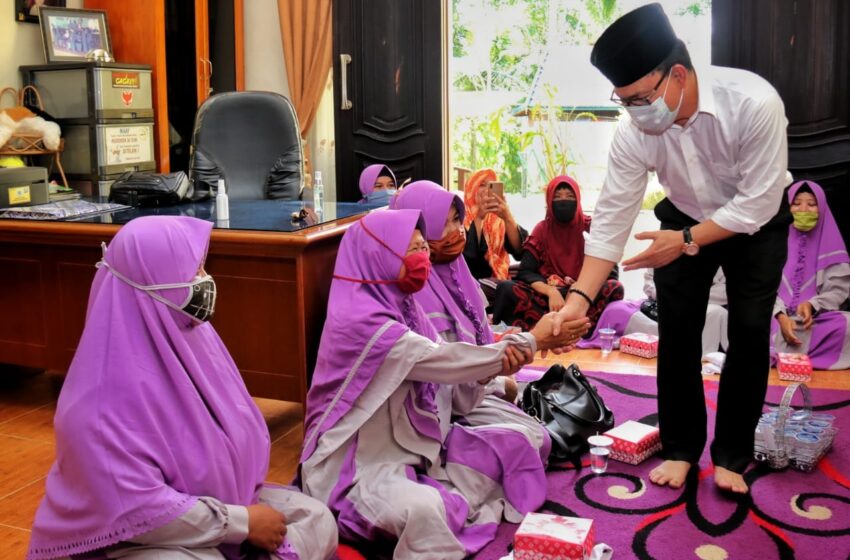  Guru Ngaji Sukamara Puji Ujang Iskandar yang Aktif Dalam Kegiatan Agama