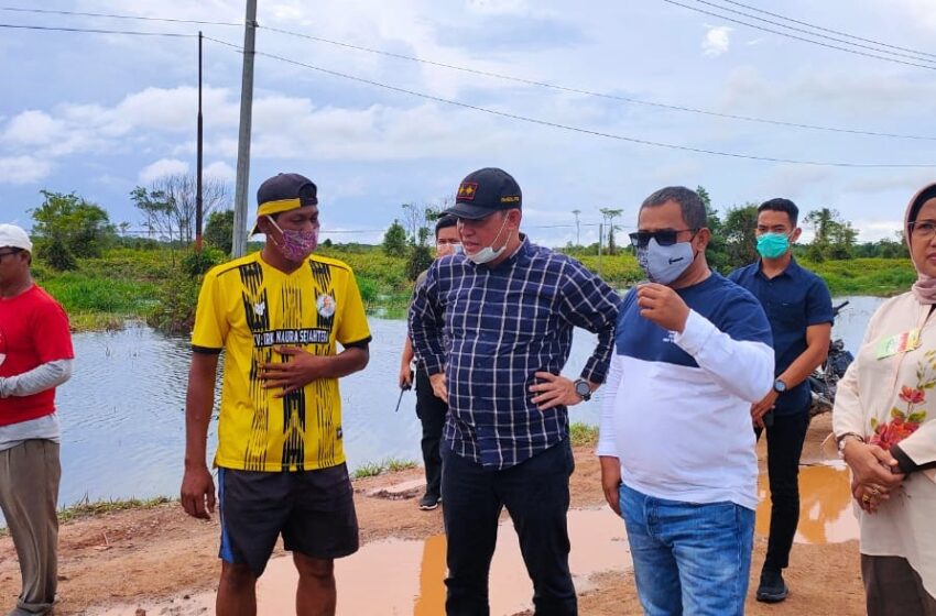  Banjir di Ruas Jalan Pangkalan Bun – Kolam Dapat Perhatian Serius Plt. Gubernur Kalteng