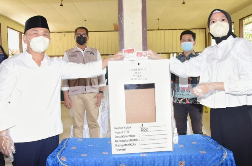  Gubernur H. Sugianto Sabran beserta Istri Gunakan Hak Pilih di TPS 02 Pahandut