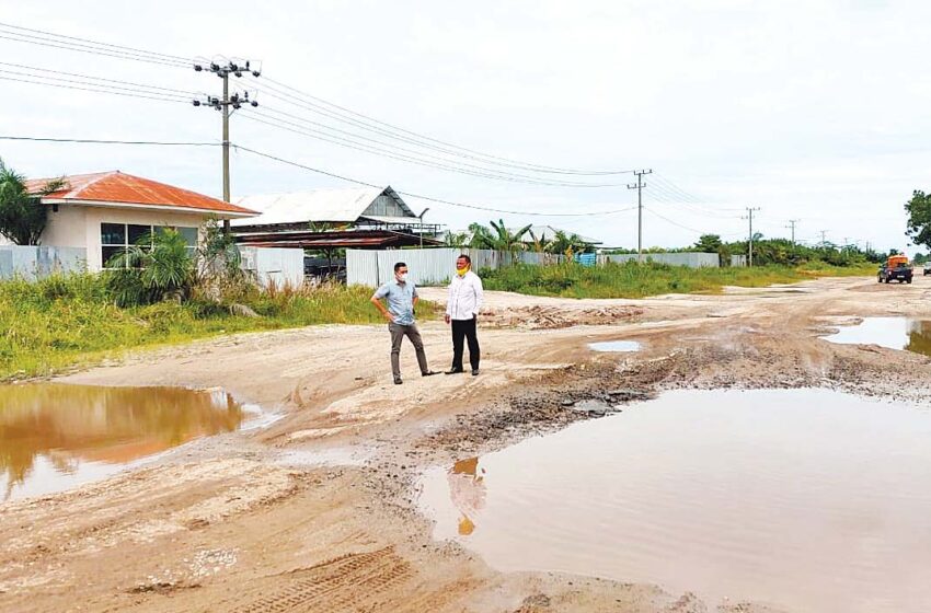  Truk CPO Dinilai Biang Kerusakan Jalan