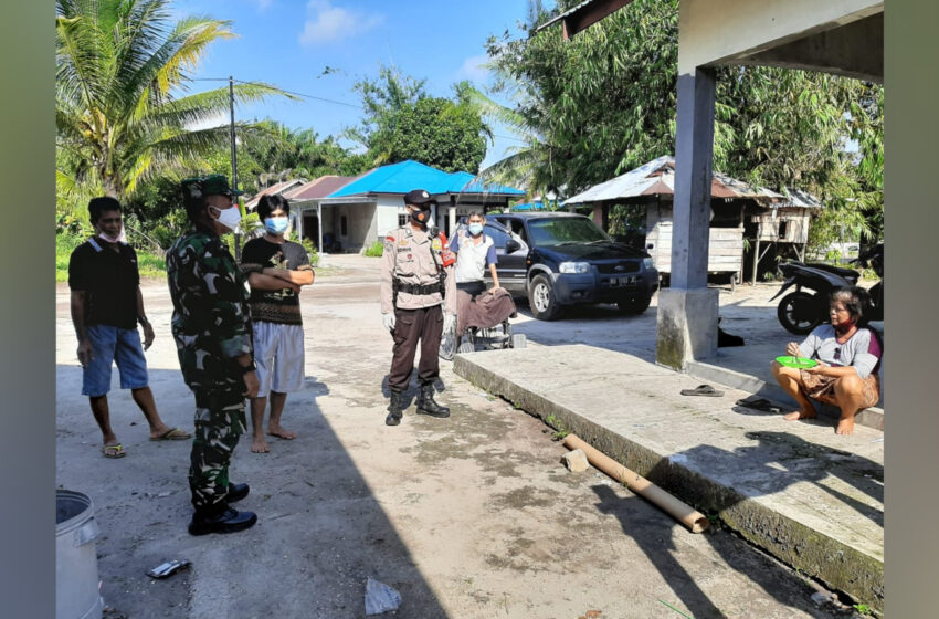  Kemanunggalan Babinsa Koramil 1016-01/Pahandut Bersama Masyarakat Hadapi Pandemi COVID-19