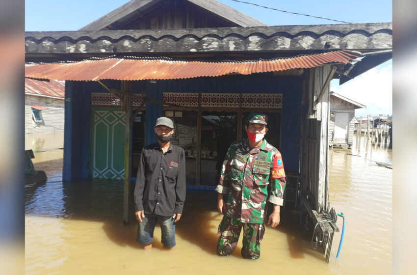 Babinsa Pahandut Seberang Pantau Situasi Banjir Di Wilayah Binaan