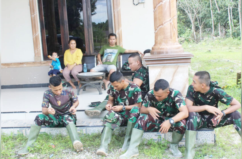  Istirahat di Rumah Warga, Personel TMMD Dihindangkan Kopi dan Makan Siang