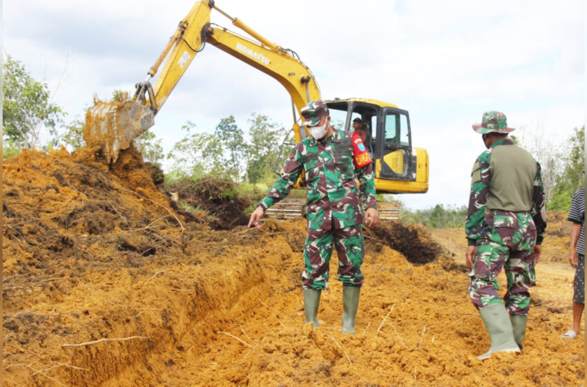  Dandim Palangka Raya Tinjau Pembangunan Jalan Proyek TMMD