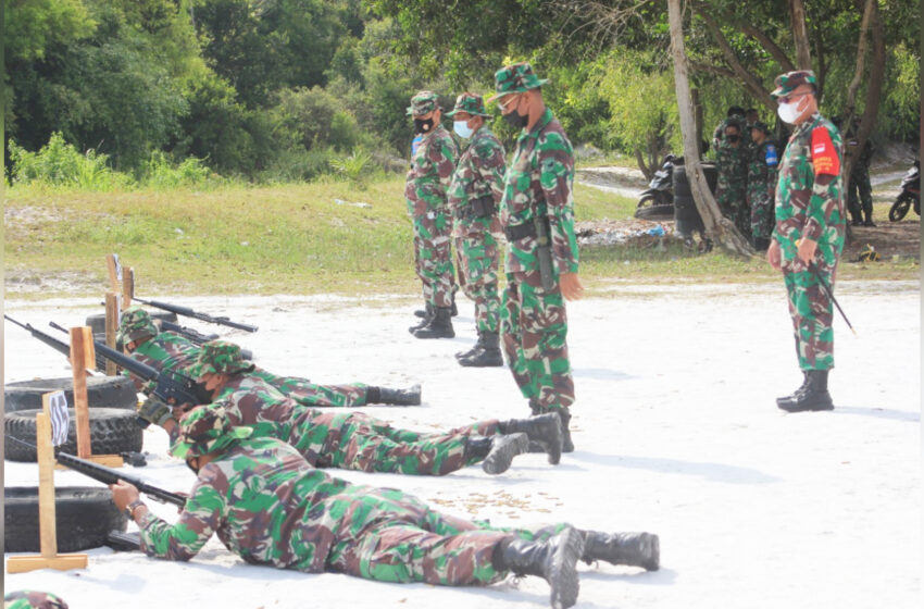  Asah Kemampuan Prajurit, Dandim 1016 Palangka Raya Pimpin Latihan Menembak