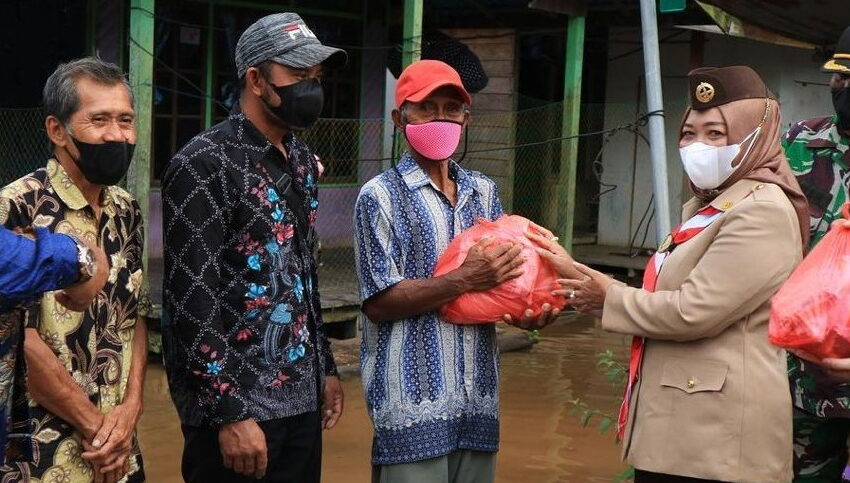  Pramuka Kotim Sumbang Bantuan Sembako untuk Korban Banjir