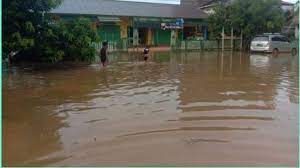  Kedalaman Banjir di Sekolah Ini Capai 60 Cm