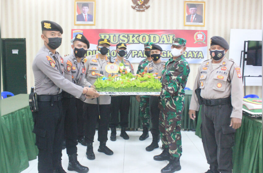  Kodim 1016 Palangka Raya Terima Surprize Ucapan HUT TNI ke 76 Dari Kapolresta Palangka Raya