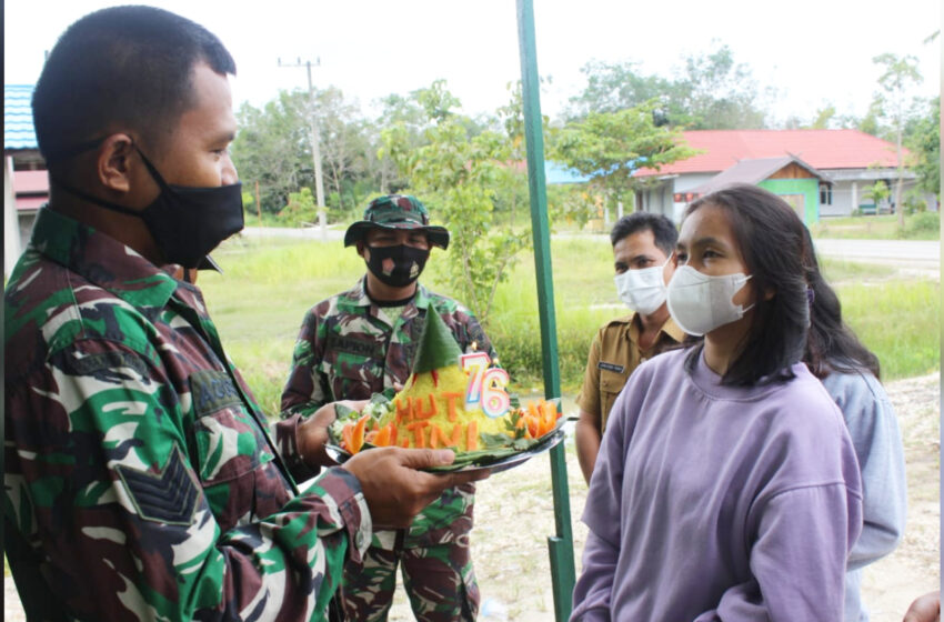  HUT TNI ke-76 Tahun Di Tengah Kegiatan TMMD, Warga Kampuri Beri Kejutan Nasi Tumpeng