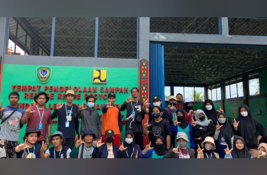  Dukung Pengembangan Sektor Pertanian dan Perkebunan, Kelompok KKNT-Mandiri UPR Membangun Desa Sungai Undang Ikuti Pembuatan Pupuk Kompos