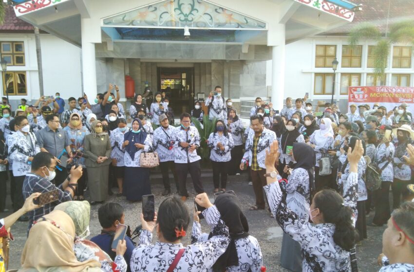  Lima Bulan Tidak Terima TP-PNS, Ratusan Guru ‘Suarakan’ Aspirasi ke DPRD Kalteng