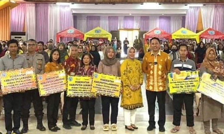 Bupati Lamandau Salurkan Bantuan Peralatan Bagi Pelaku UMKM