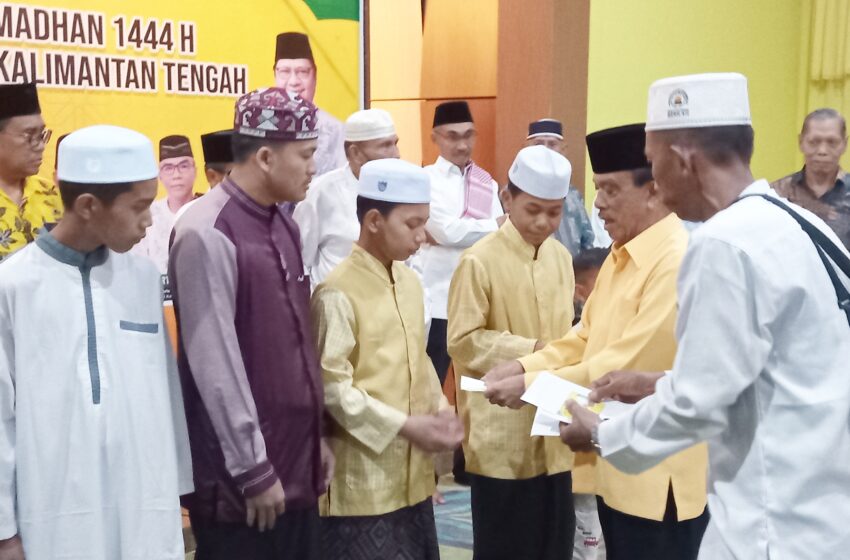  Safari Ramadhan 1444H, DPD Golkar Kalteng Berikan Santunan kepada Ratusan Anak Yatim 
