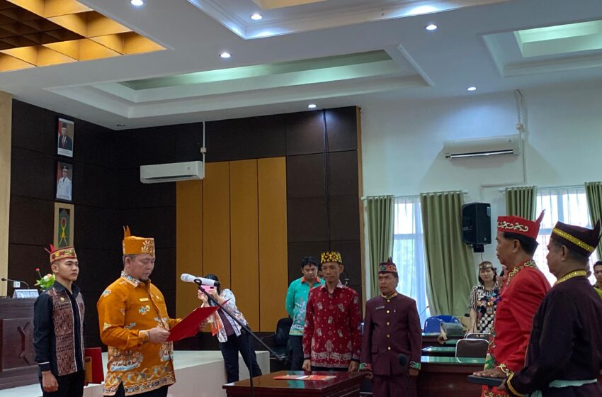  Pj Bupati Saiful Lantik Damang Kepala Adat Kecamatan Katingan Hilir