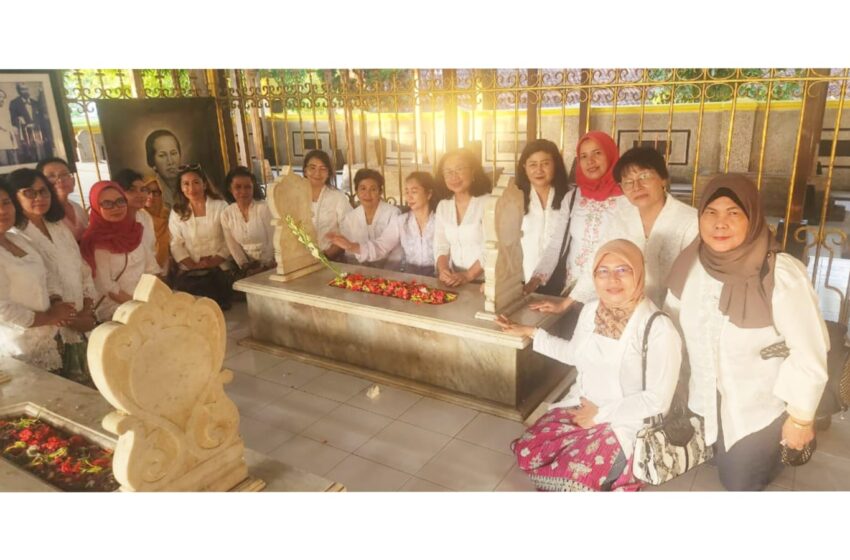  Teladani Semangat Juang RA Kartini, DWP UPR Melaksanakan Wisata Ziarah dan Wisata Edukasi
