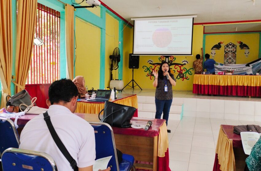  Tim PKM Prodi Kimia FMIPA UPR Berikan Pelatihan Pembuatan POC Berbahan Tanaman Purun bagi Warga Desa Tuwung