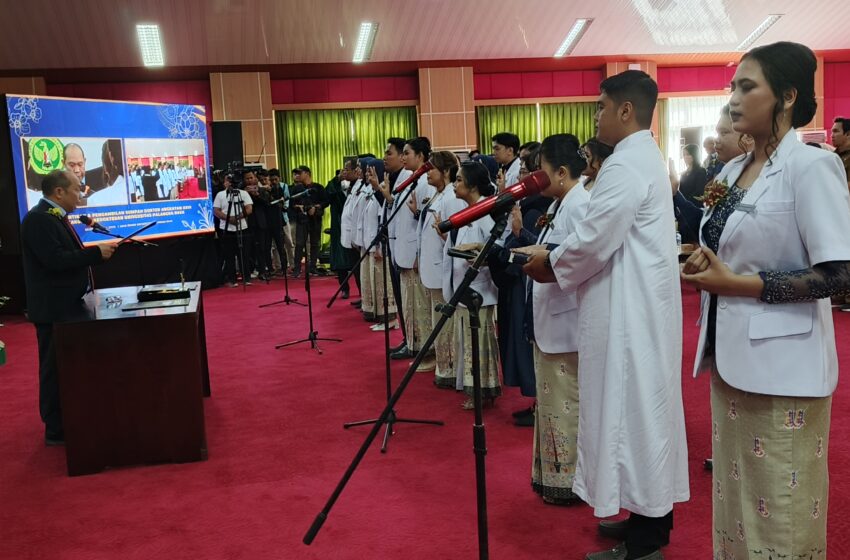  Sebanyak 22 Dokter Muda FK UPR Ikuti Pelantikan dan Pengambilan Sumpah Dokter Angkatan XXIX 