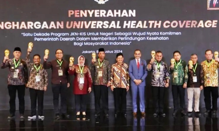  Pemkab Lamandau Terima Penghargaan UHC